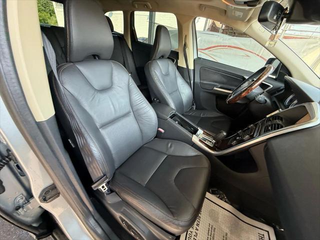 Photo of 2012 Premium Electric Silver Metallic Volvo XC60