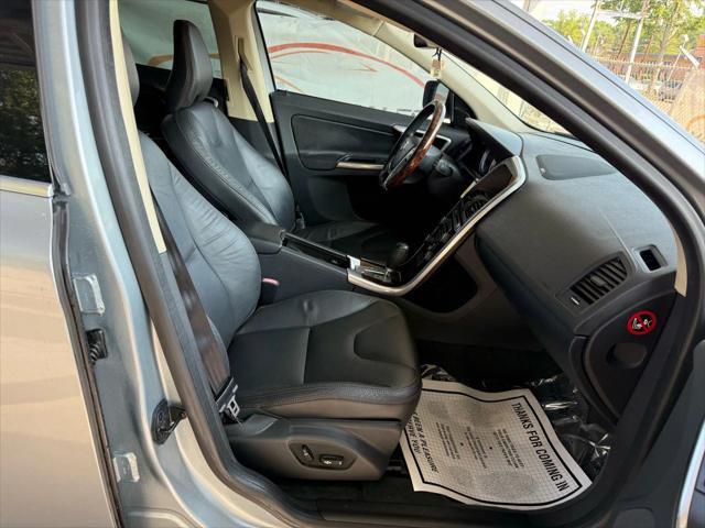 Photo of 2012 Premium Electric Silver Metallic Volvo XC60
