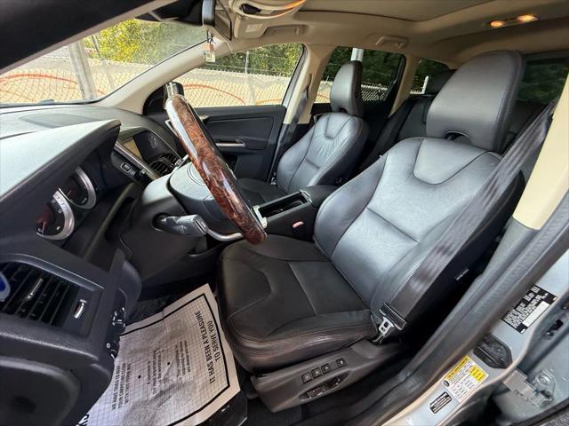 Photo of 2012 Premium Electric Silver Metallic Volvo XC60