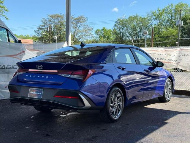 Photo of 2024 Intense Blue Hyundai ELANTRA