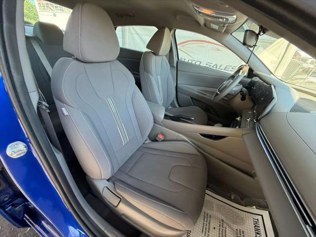Photo of 2024 Intense Blue Hyundai ELANTRA