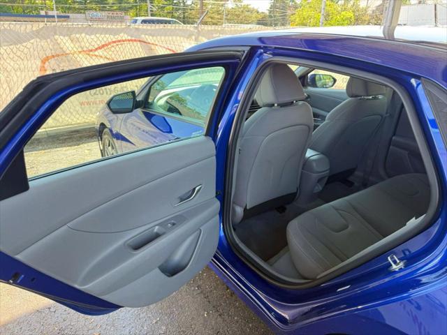 Photo of 2024 Intense Blue Hyundai ELANTRA
