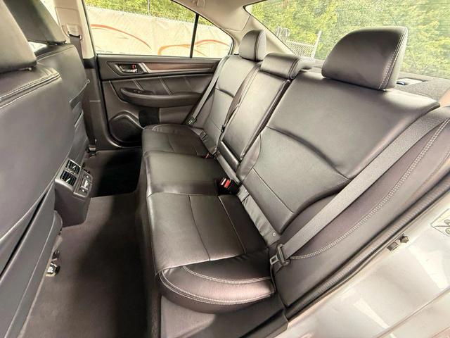 Photo of 2018 Ice Silver Metallic Subaru Legacy