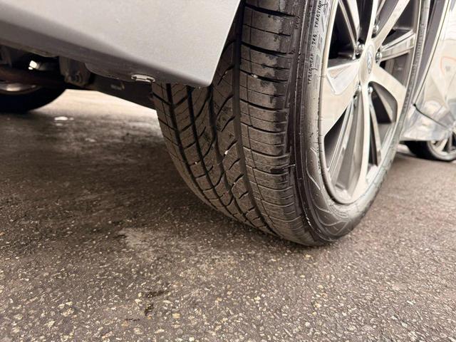 Photo of 2018 Ice Silver Metallic Subaru Legacy
