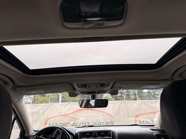 Photo of 2018 Ice Silver Metallic Subaru Legacy
