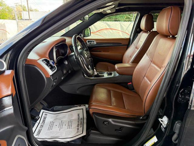 Photo of 2021 Diamond Black Crystal Pearlcoat Jeep Grand Cherokee