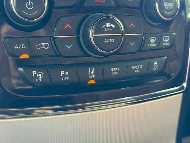 Photo of 2021 Diamond Black Crystal Pearlcoat Jeep Grand Cherokee