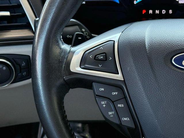 Photo of 2017 White Ford Fusion