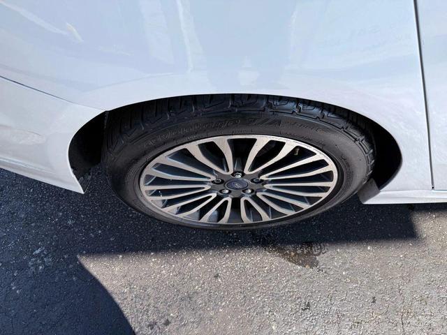 Photo of 2017 White Ford Fusion