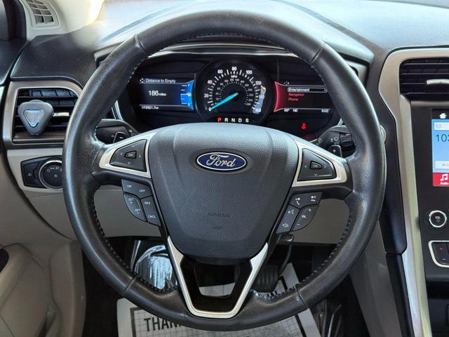 Photo of 2017 White Ford Fusion