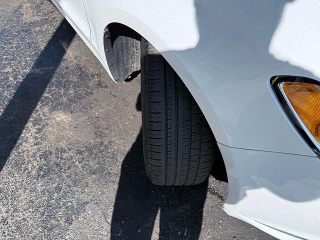 Photo of 2017 White Ford Fusion