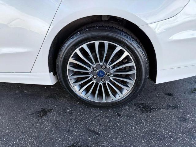Photo of 2017 White Ford Fusion