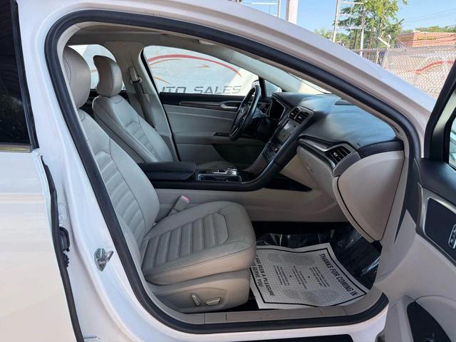 Photo of 2017 White Ford Fusion