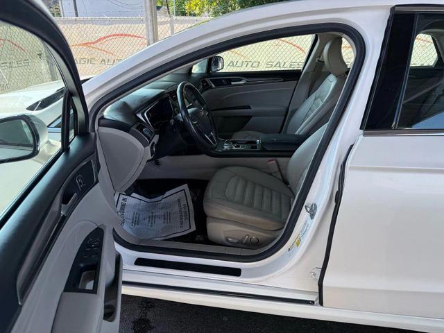 Photo of 2017 White Ford Fusion
