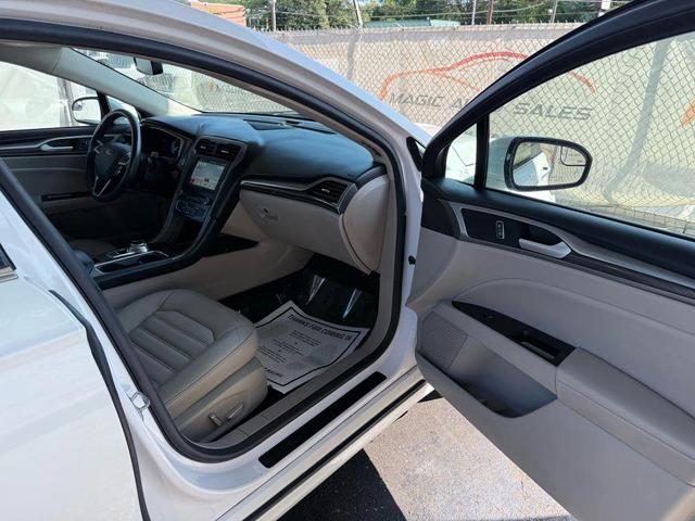Photo of 2017 White Ford Fusion