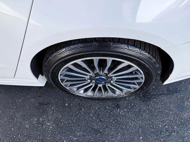 Photo of 2017 White Ford Fusion
