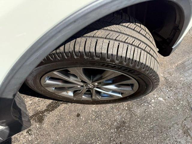 Photo of 2017 Blizzard Pearl Toyota RAV4