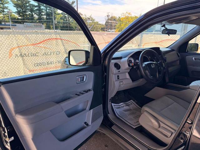 Photo of 2015 Crystal Black Pearl Honda Pilot