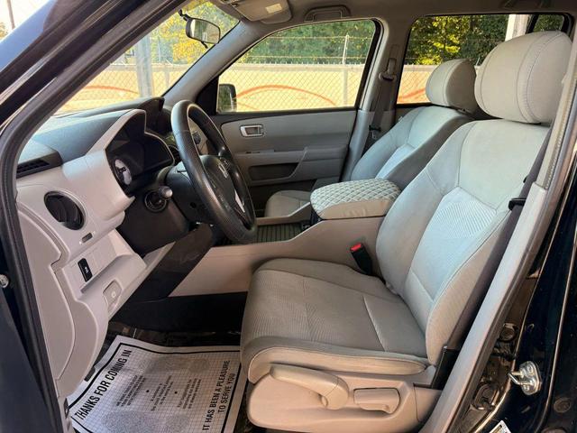 Photo of 2015 Crystal Black Pearl Honda Pilot