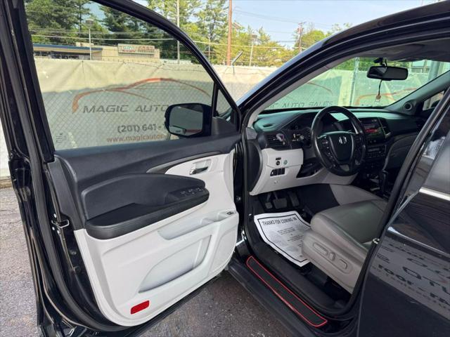 Photo of 2018 Crystal Black Pearl Honda Pilot