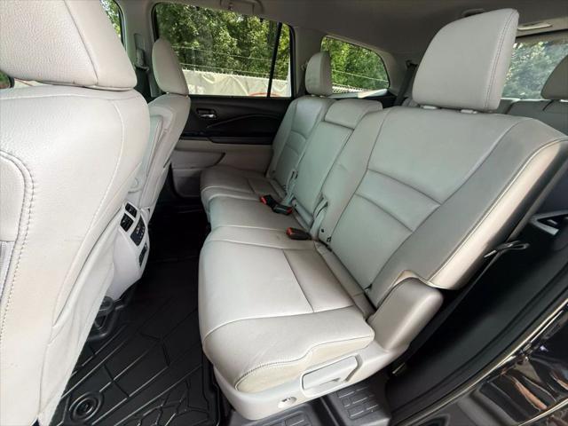 Photo of 2018 Crystal Black Pearl Honda Pilot