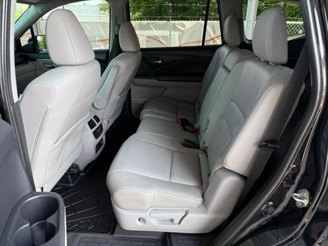 Photo of 2018 Crystal Black Pearl Honda Pilot