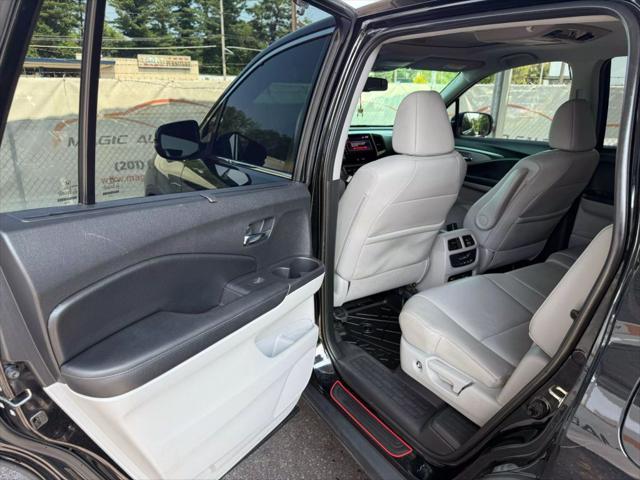 Photo of 2018 Crystal Black Pearl Honda Pilot