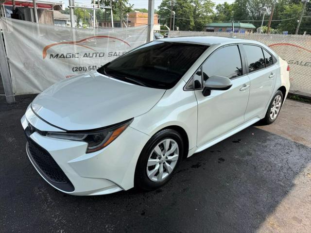 Photo of 2021 White Toyota Corolla