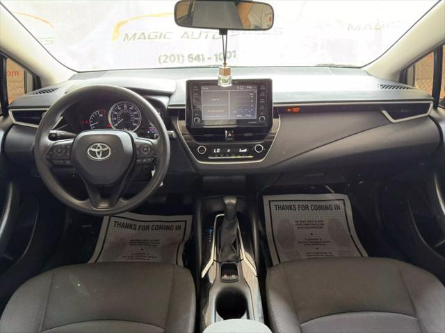 Photo of 2021 White Toyota Corolla