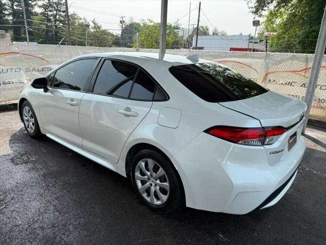 Photo of 2021 White Toyota Corolla