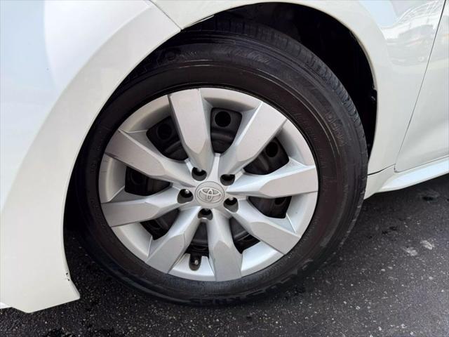 Photo of 2021 White Toyota Corolla