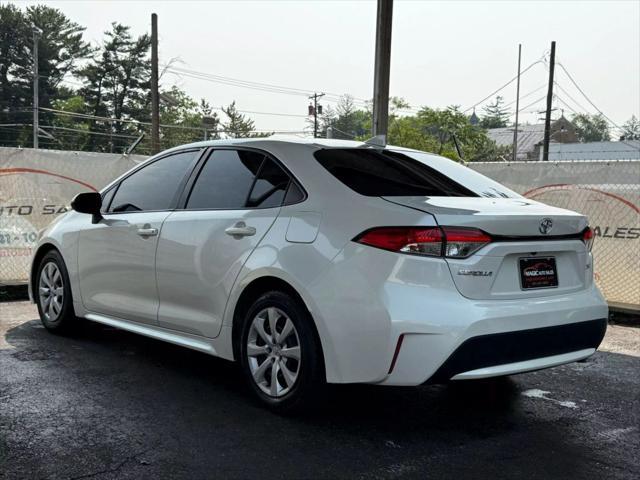 Photo of 2021 White Toyota Corolla