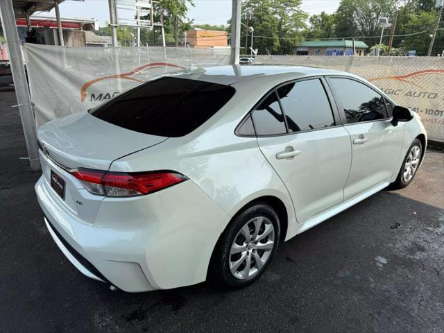 Photo of 2021 White Toyota Corolla