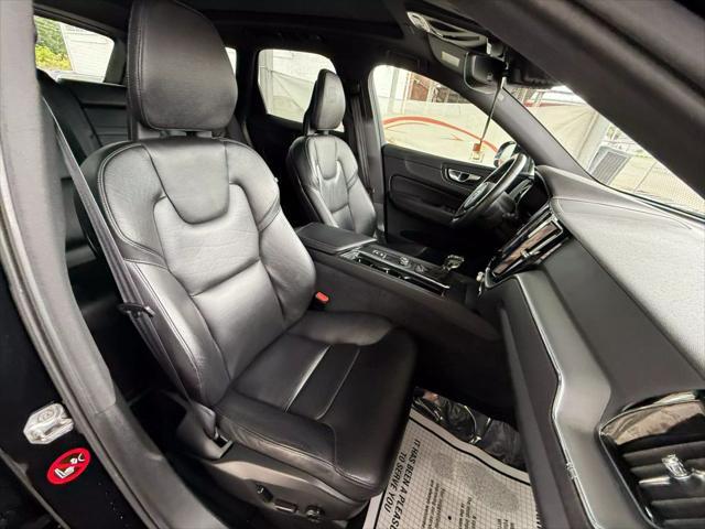 Photo of 2018 Onyx Black Metallic Volvo XC60