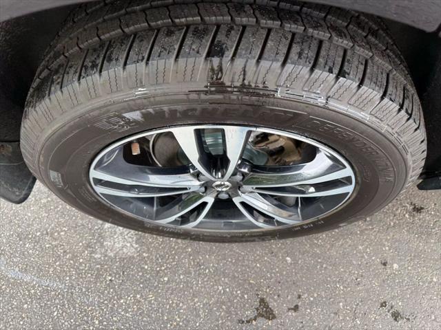 Photo of 2018 Onyx Black Metallic Volvo XC60