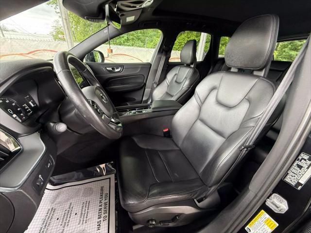 Photo of 2018 Onyx Black Metallic Volvo XC60