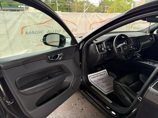 Photo of 2018 Onyx Black Metallic Volvo XC60