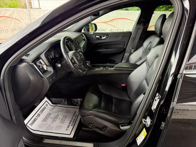 Photo of 2018 Onyx Black Metallic Volvo XC60