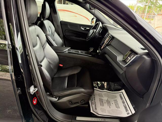 Photo of 2018 Onyx Black Metallic Volvo XC60