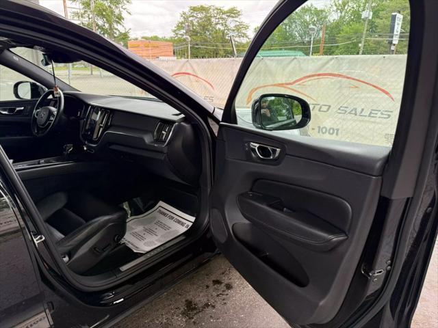 Photo of 2018 Onyx Black Metallic Volvo XC60
