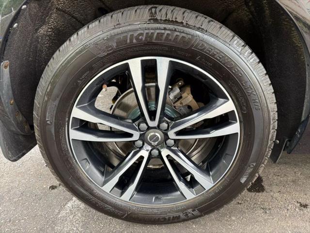 Photo of 2018 Onyx Black Metallic Volvo XC60