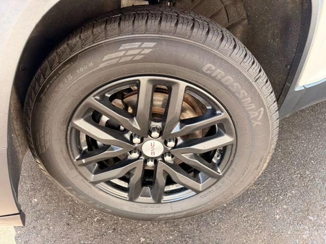 Photo of 2018 White GMC Acadia