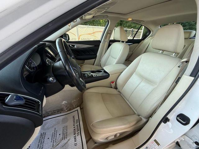 Photo of 2015 Moonlight White INFINITI Q50
