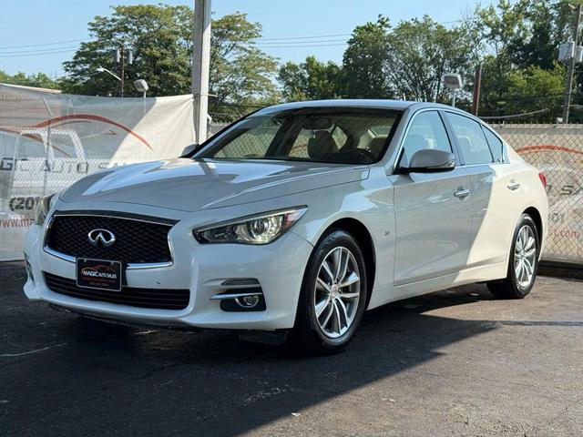 Photo of 2015 Moonlight White INFINITI Q50