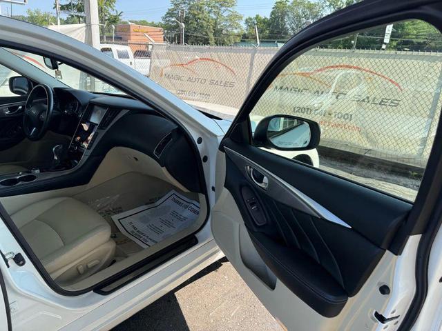 Photo of 2015 Moonlight White INFINITI Q50