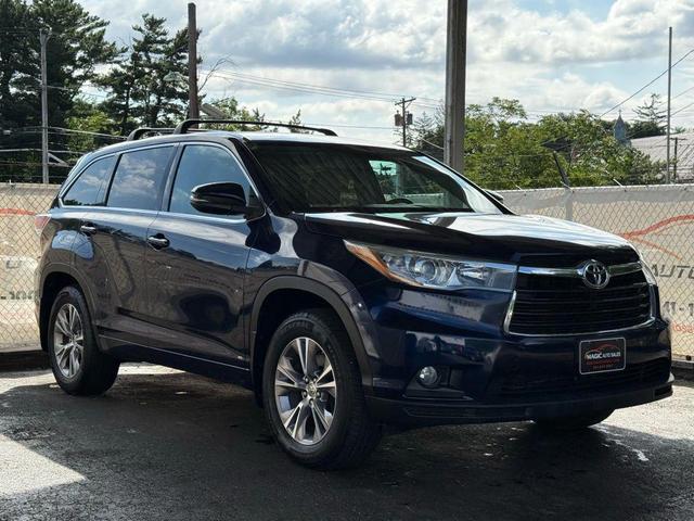 Photo of 2015 Blue Toyota Highlander