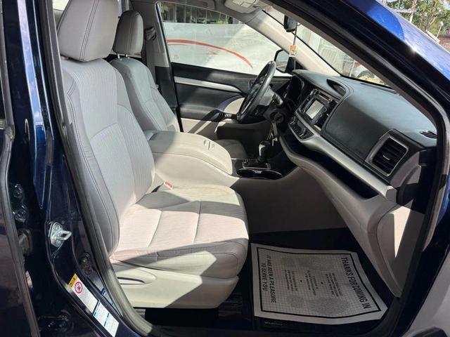 Photo of 2015 Blue Toyota Highlander