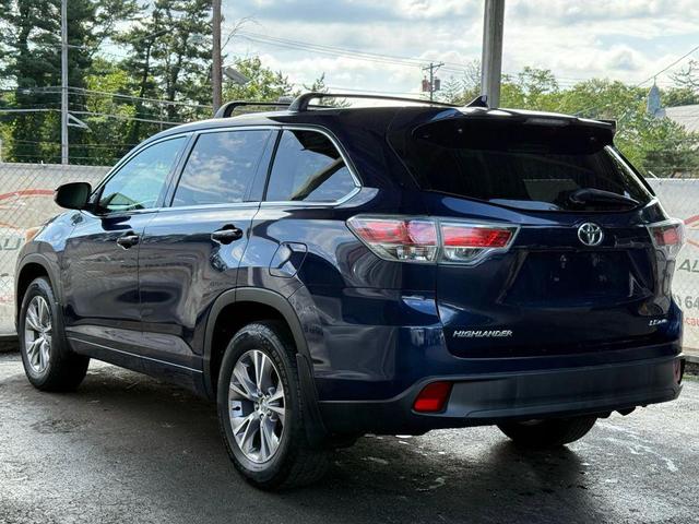 Photo of 2015 Blue Toyota Highlander