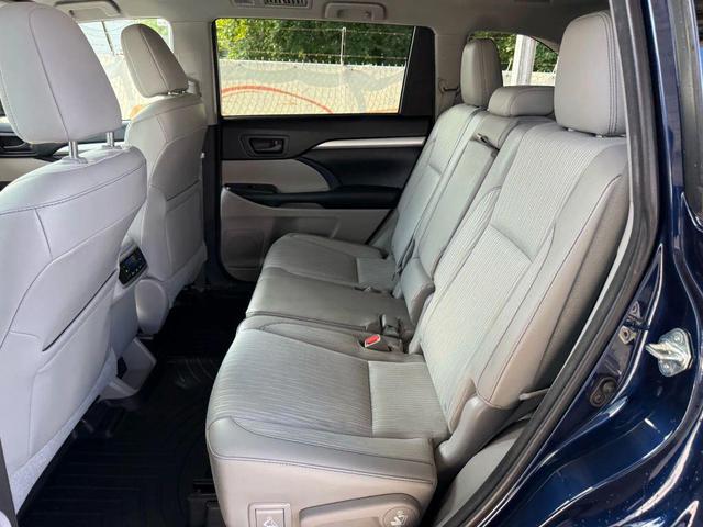 Photo of 2015 Blue Toyota Highlander