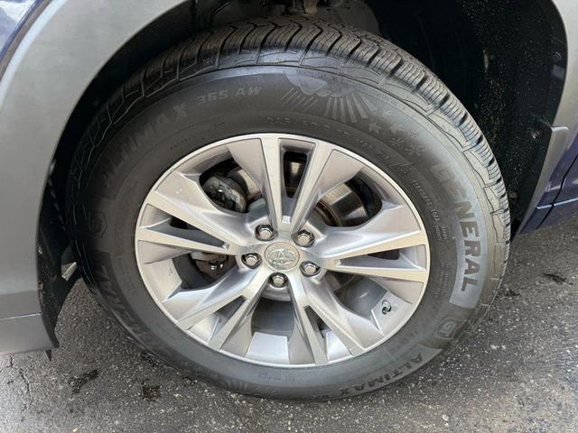 Photo of 2015 Blue Toyota Highlander